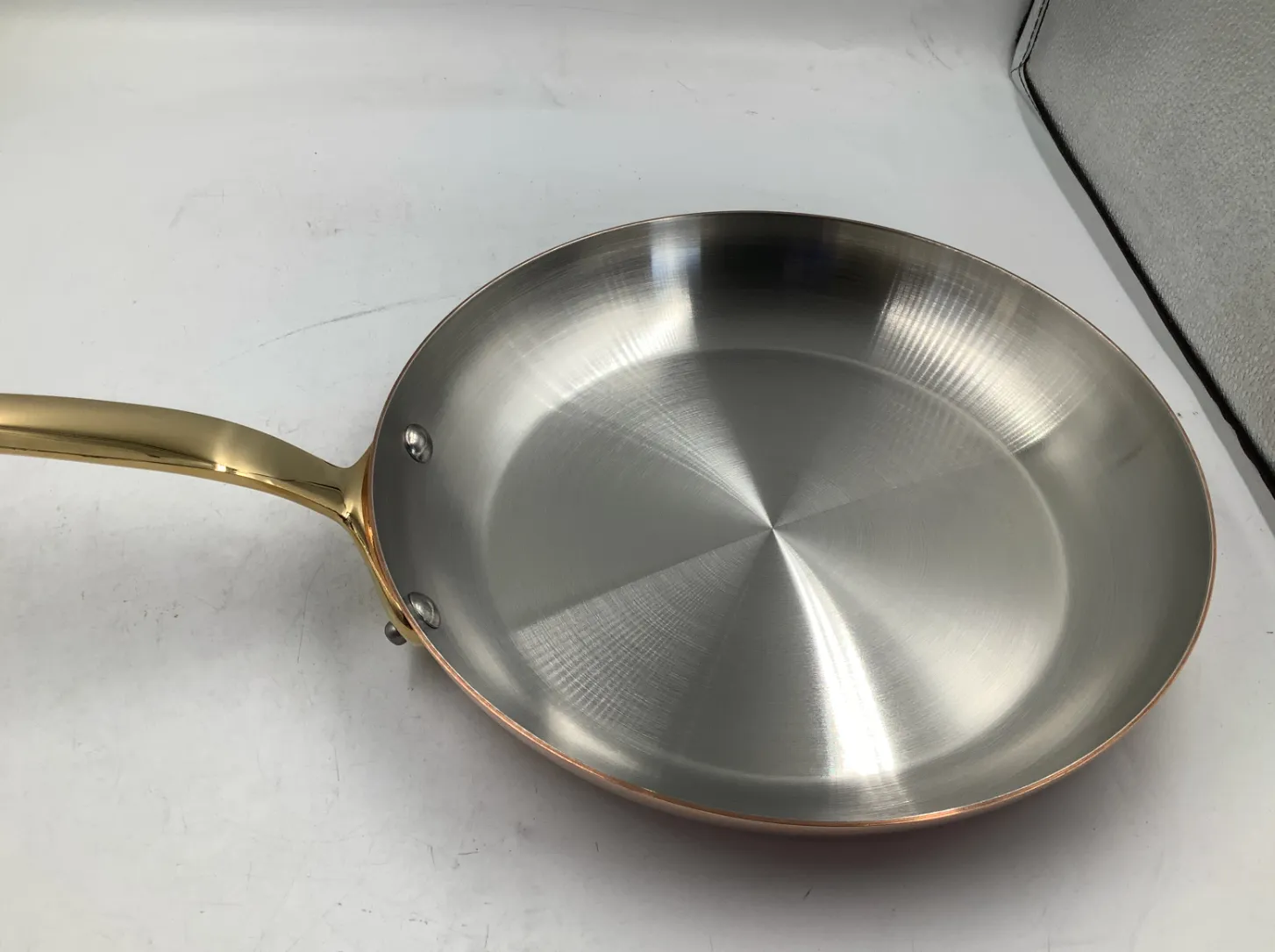 Mauviel M'Heritage M200B stekpanna 26 cm koppar mässing