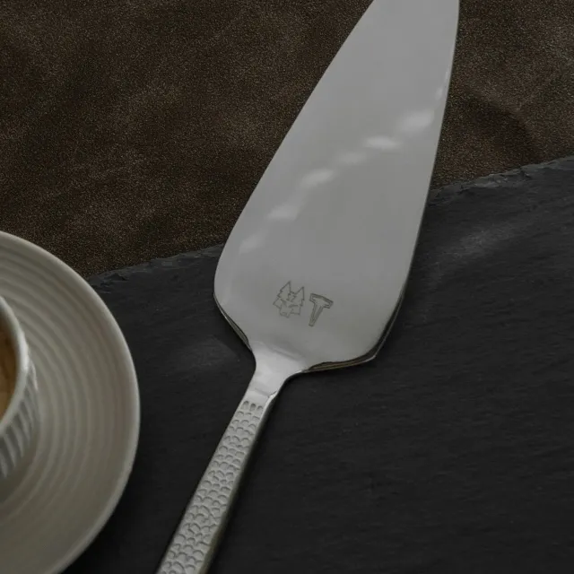 Vargen & Thor Frost tårtspade silver stål hamrad