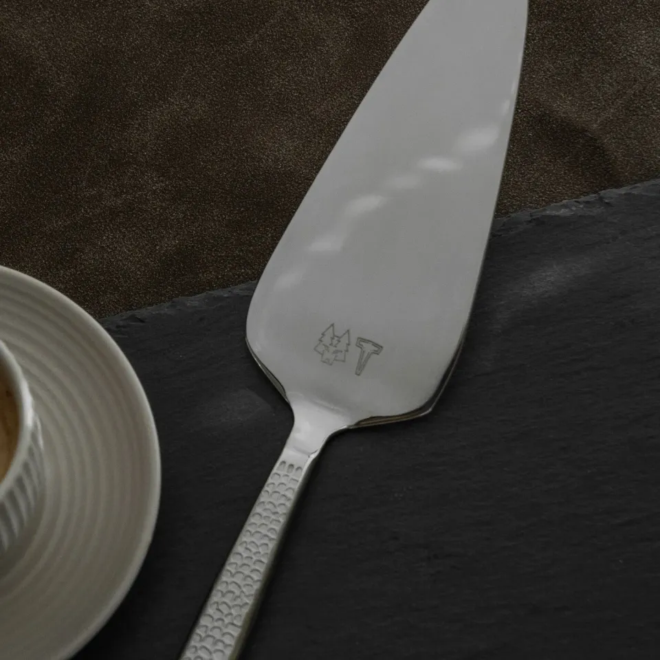 Vargen & Thor Frost tårtspade silver stål hamrad