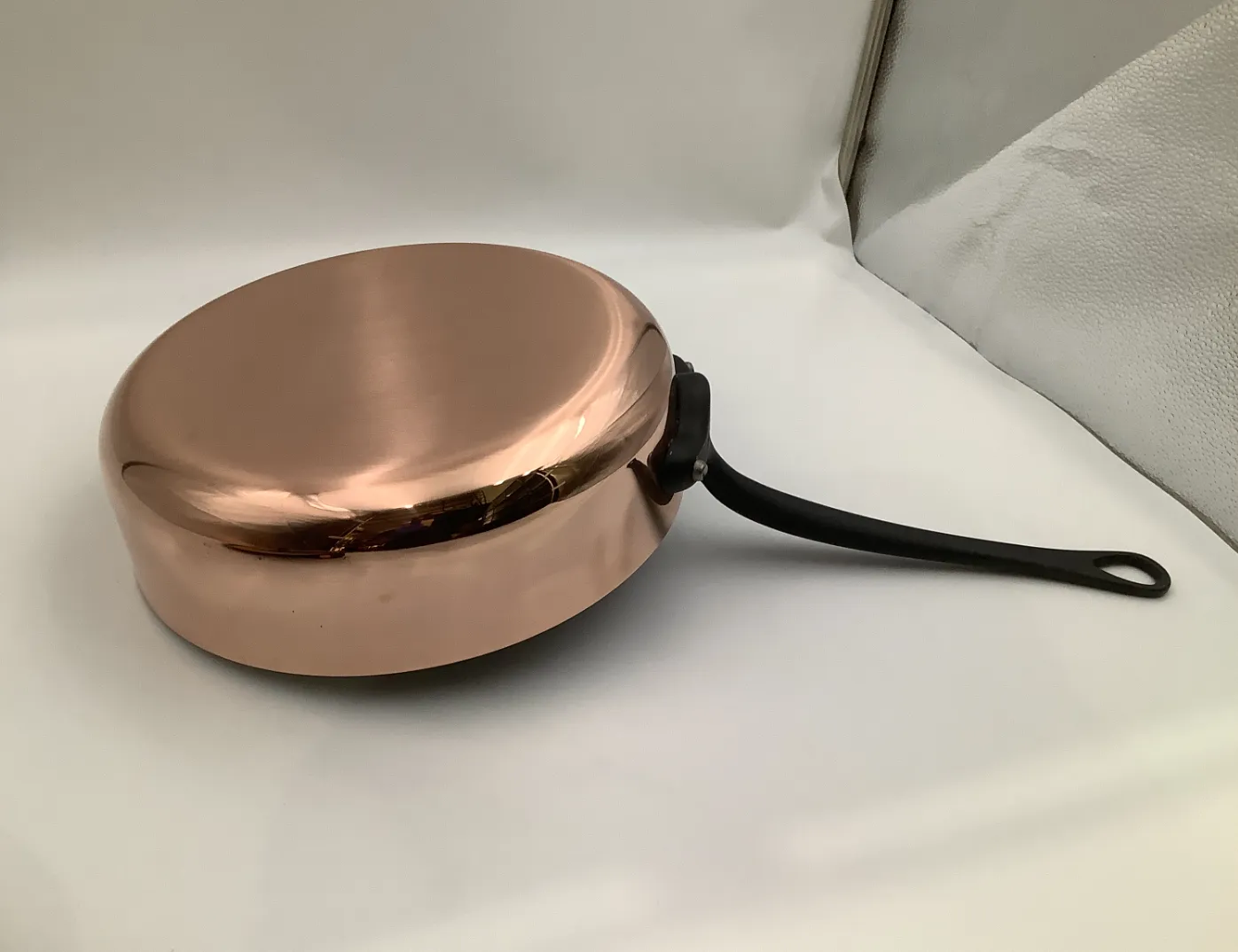 Mauviel M'Héritage 150 CI sautépanna 24 cm koppar öppen box