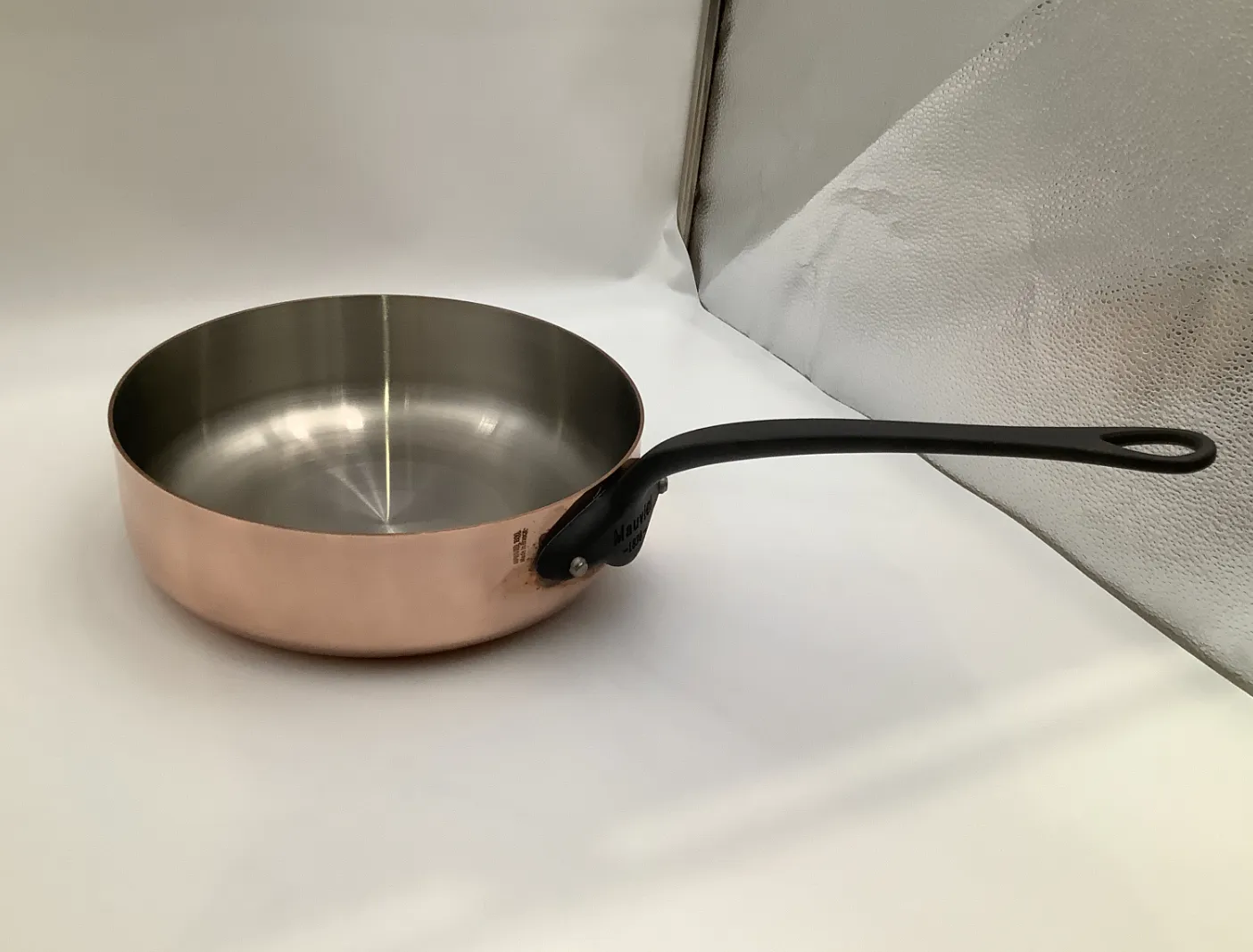 Mauviel M'Héritage 150 CI sautépanna 24 cm koppar öppen box