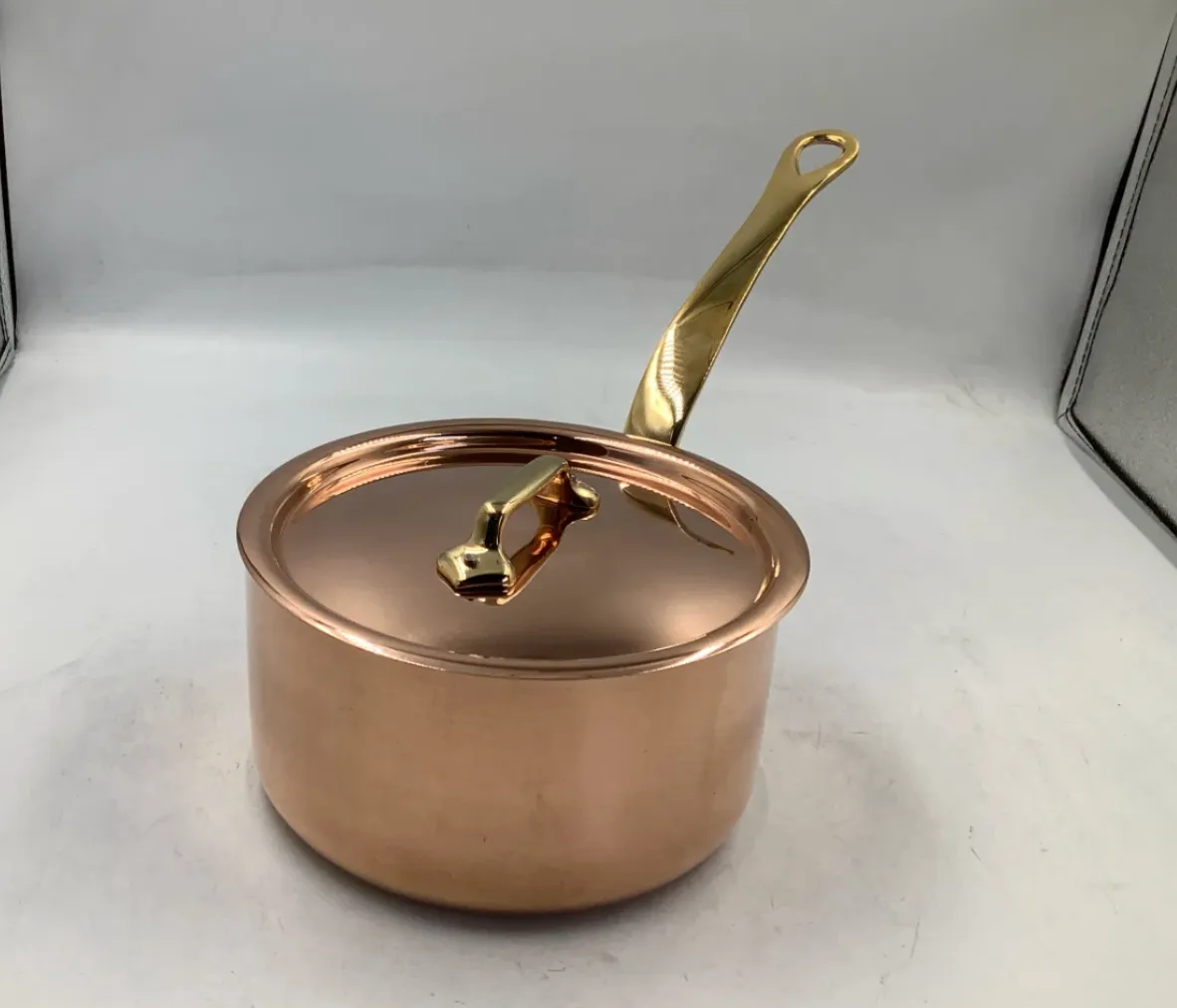 Mauviel M'Héritage M'200 B kastrull 1,7 L med lock mässing