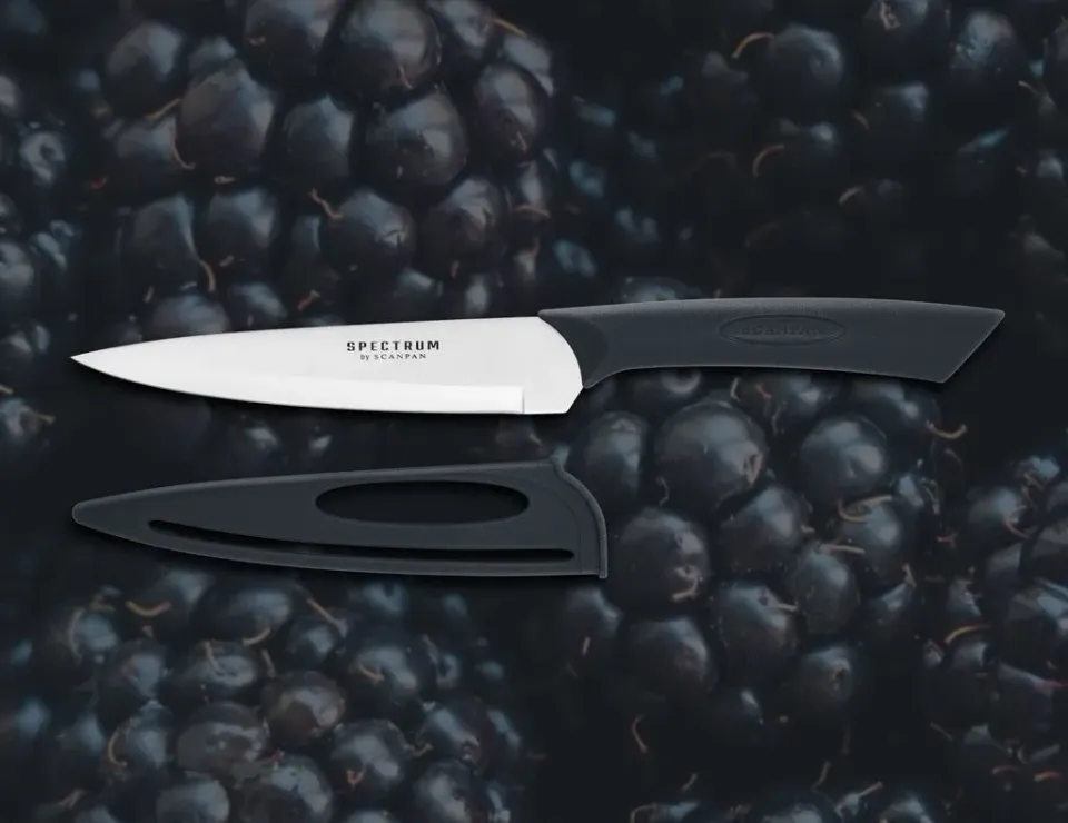 Scanpan Spectrum universalkniv svart med bladskydd